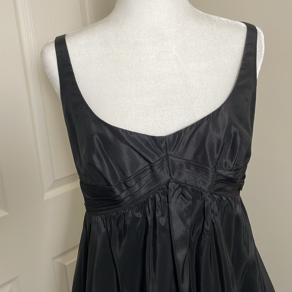 Carmen Marc Valvo: Silk Cocktail Dress with Bubble Hem - Picture 2 of 15